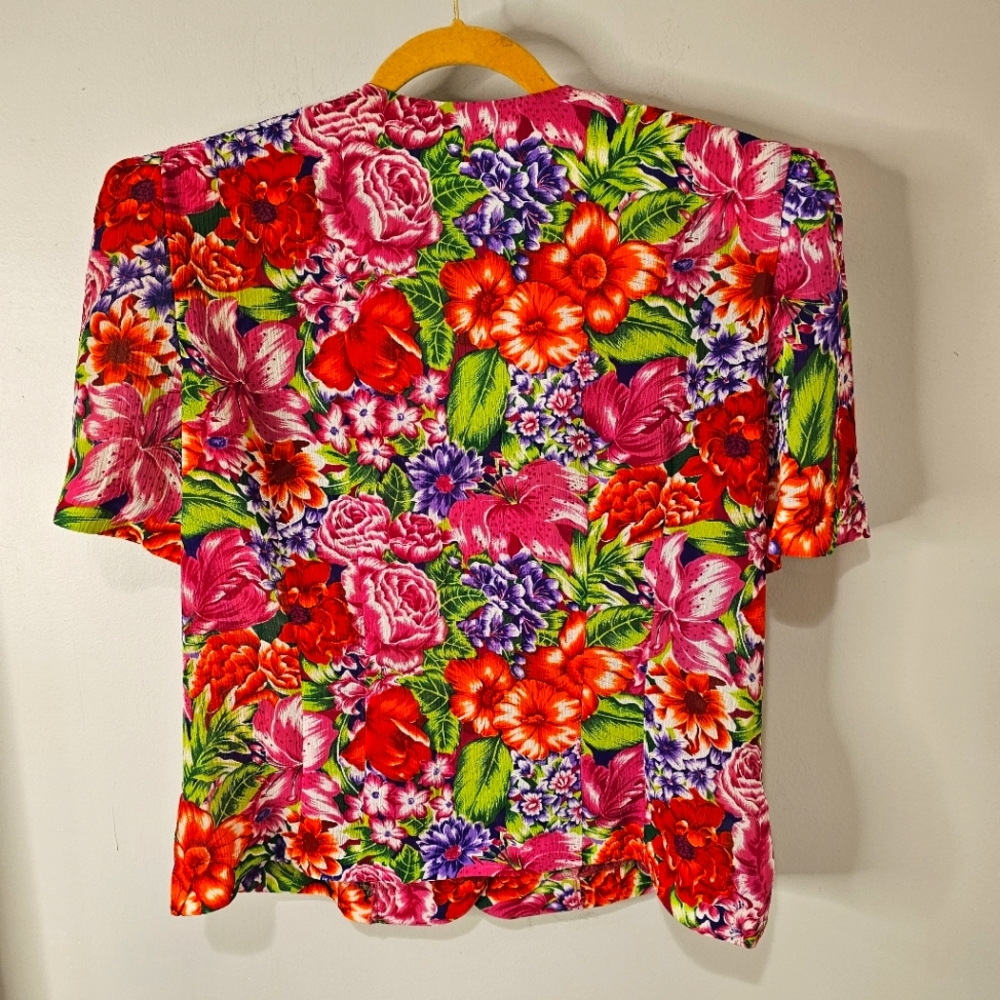 Classics Women's Vintage button-up printed blouse - Picture 2 of 5